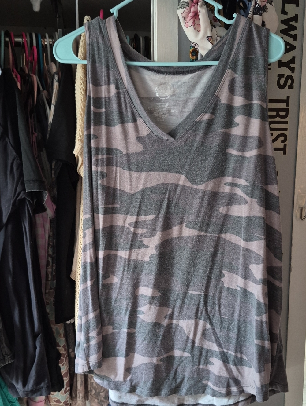 Women's V-Neck Camo Tank Top - 27/7 Maurices Large Euc